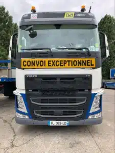 Transport pale eolienne sur camion convoi exceptionnel TLR